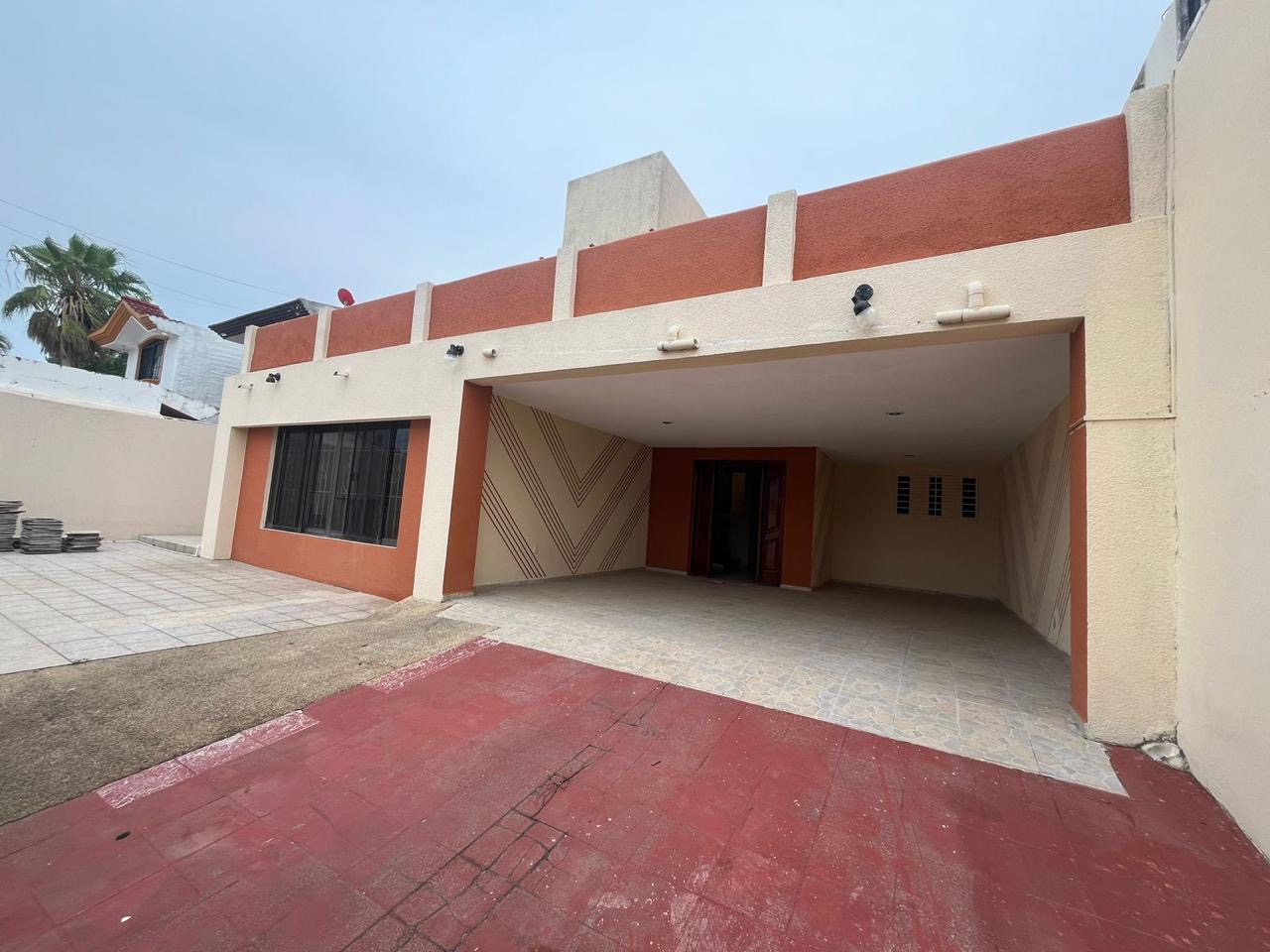 Casa muy amplia en venta en la colonia petrolera, Coatzacoalcos 
