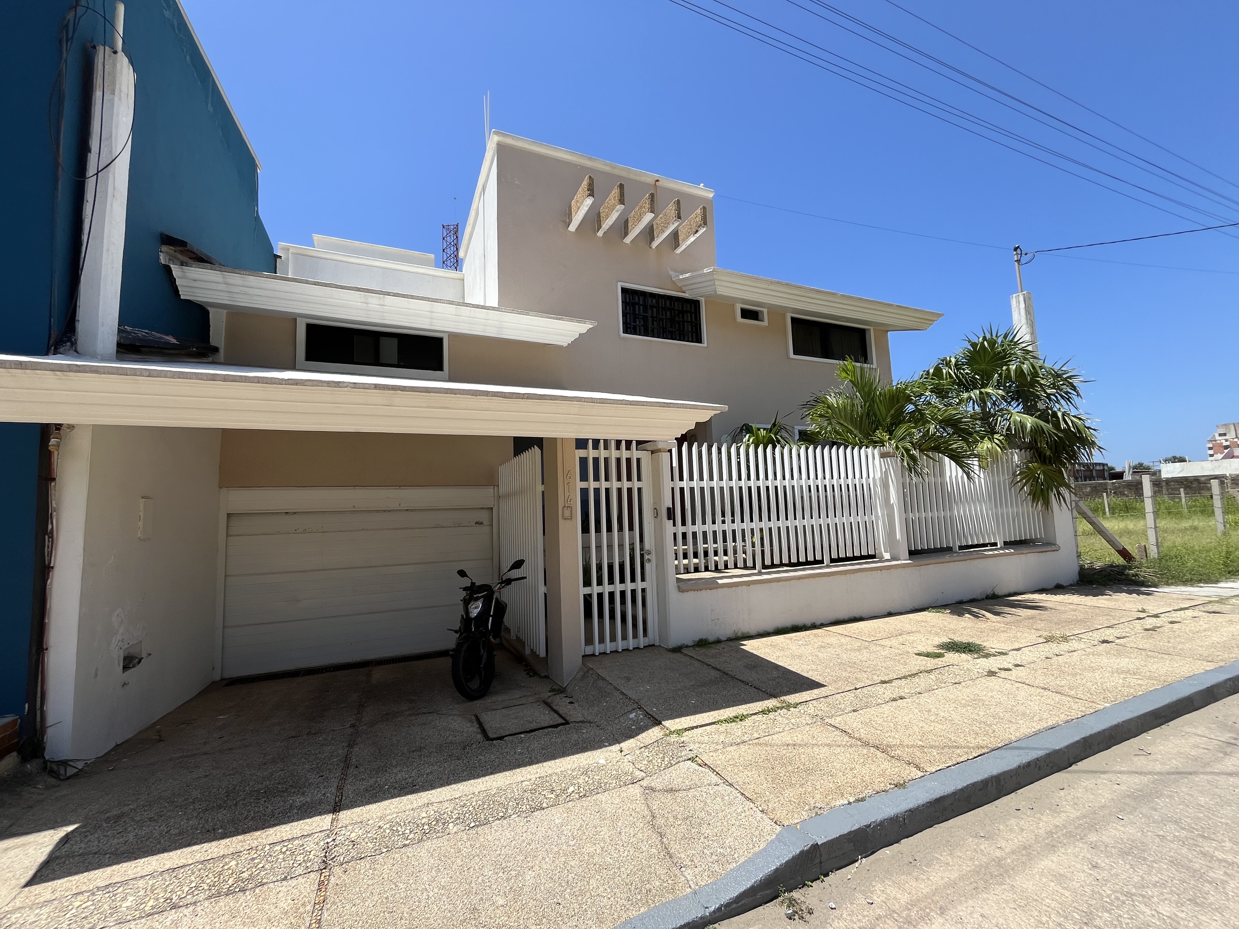 Casa en venta con alberca, jardín y en excelente ubicación