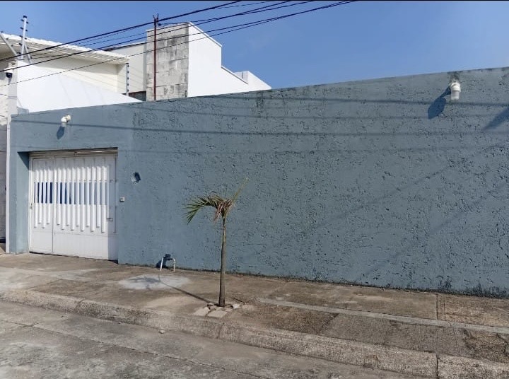 Casa en renta de 600 mts en la colonia petrolera 