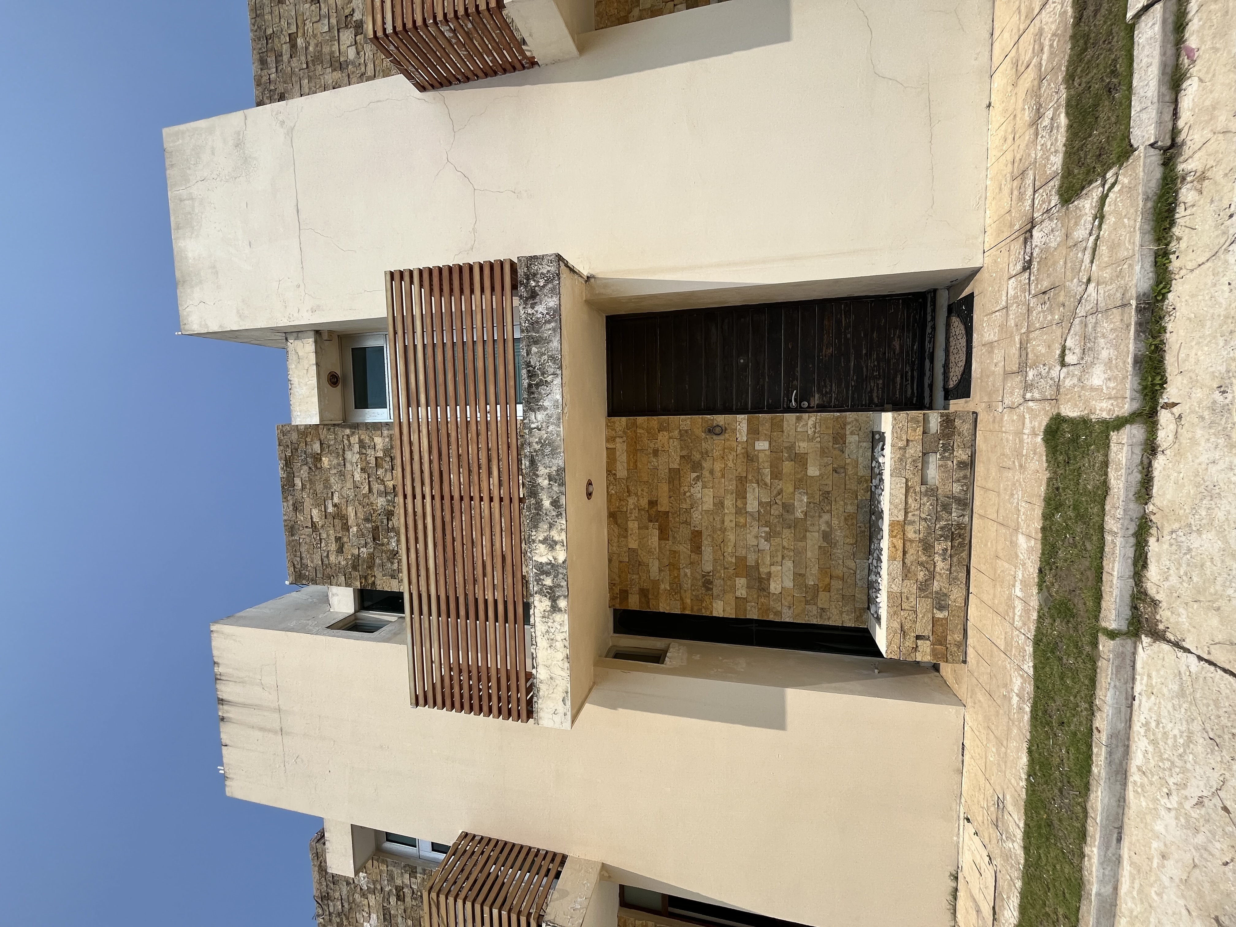Bonita casa en renta de lujo amueblada ubicada en fraccionamiento privado.